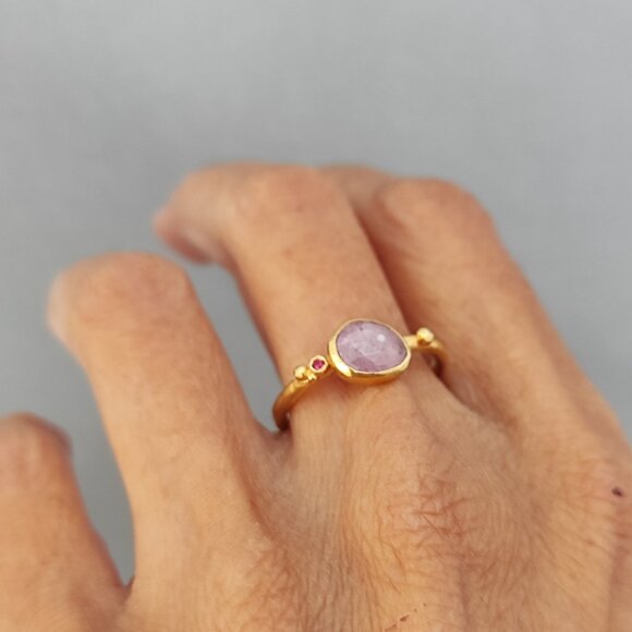 Sapphire ring. 14K Yellow gold ring with Pink Sapphire & small Ruby. Unique ring - Picture 6 of 14